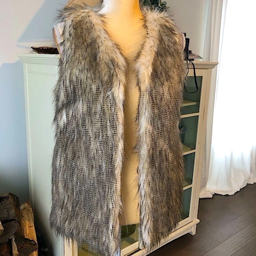 Tobi Faux Fur Cream Black Brown Vest SZ S Girls Night Date Night